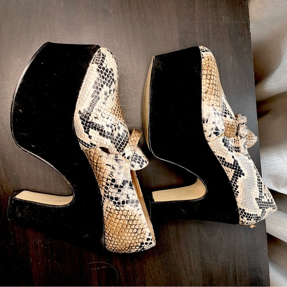 Deena & Ozzy snakeskin platform heels size 8 - Picture 2 of 8